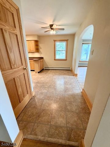 12 Raritan Ave, Raritan Twp., NJ 08822