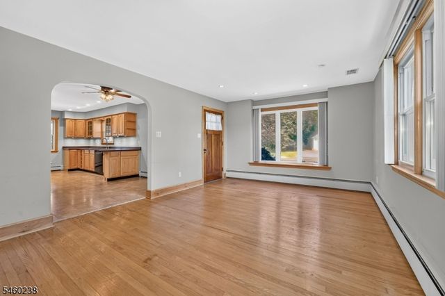 12 Raritan Ave, Raritan Twp., NJ 08822