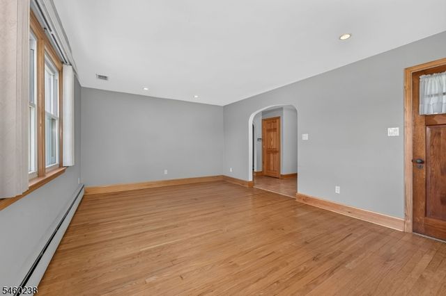 12 Raritan Ave, Raritan Twp., NJ 08822