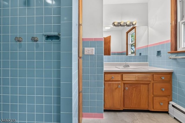 12 Raritan Ave, Raritan Twp., NJ 08822