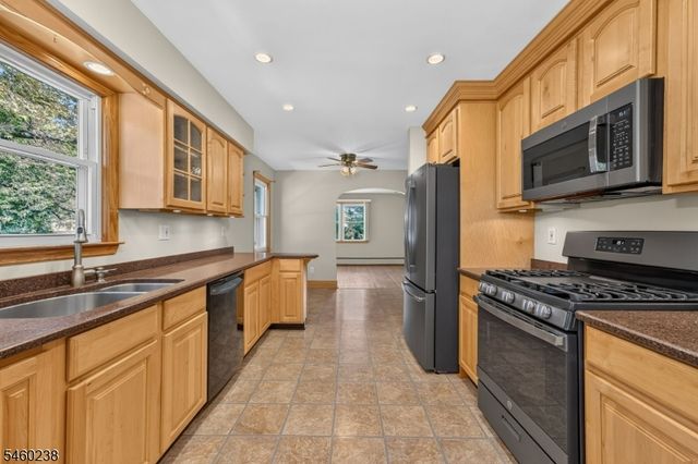 12 Raritan Ave, Raritan Twp., NJ 08822