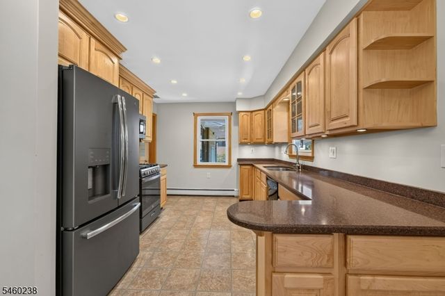 12 Raritan Ave, Raritan Twp., NJ 08822