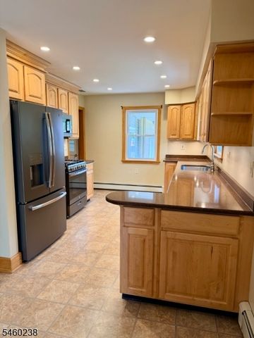 12 Raritan Ave, Raritan Twp., NJ 08822