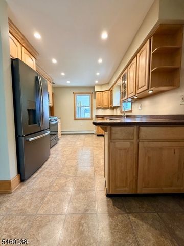 12 Raritan Ave, Raritan Twp., NJ 08822