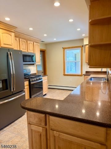12 Raritan Ave, Raritan Twp., NJ 08822
