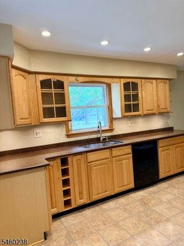 12 Raritan Ave, Raritan Twp., NJ 08822