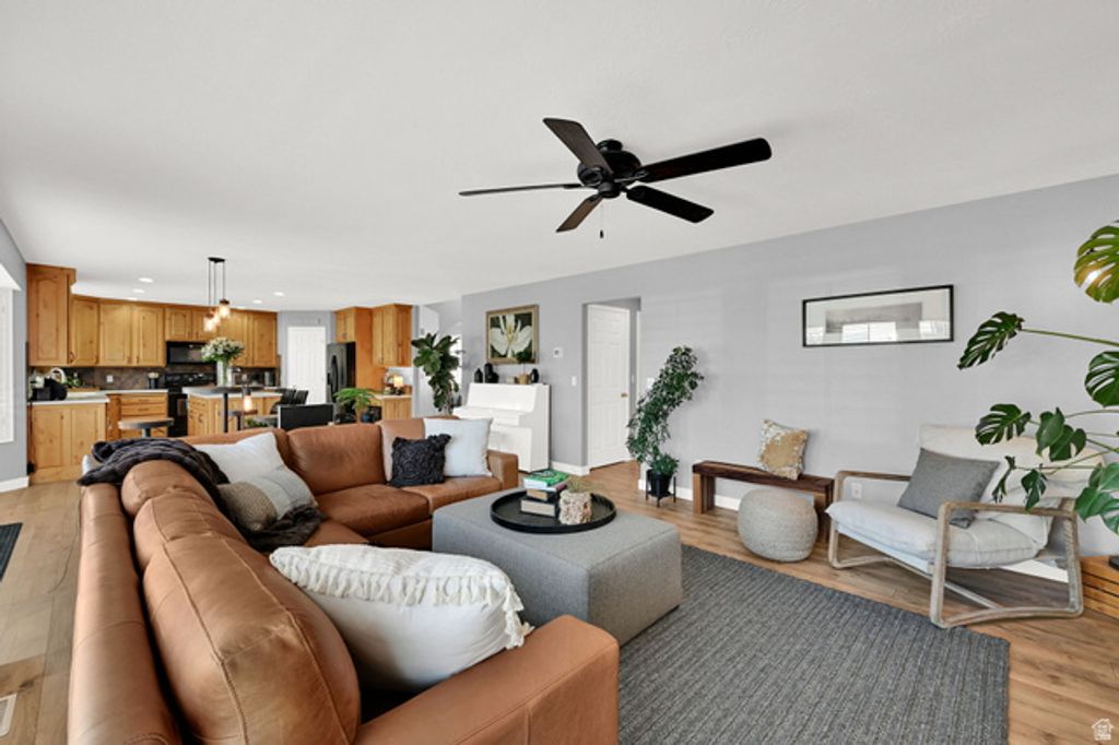 Image 12 of property listing at 8450 S 865 E, Sandy, UT 84094