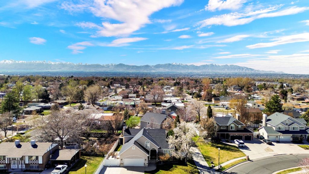 Image 40 of property listing at 8450 S 865 E, Sandy, UT 84094