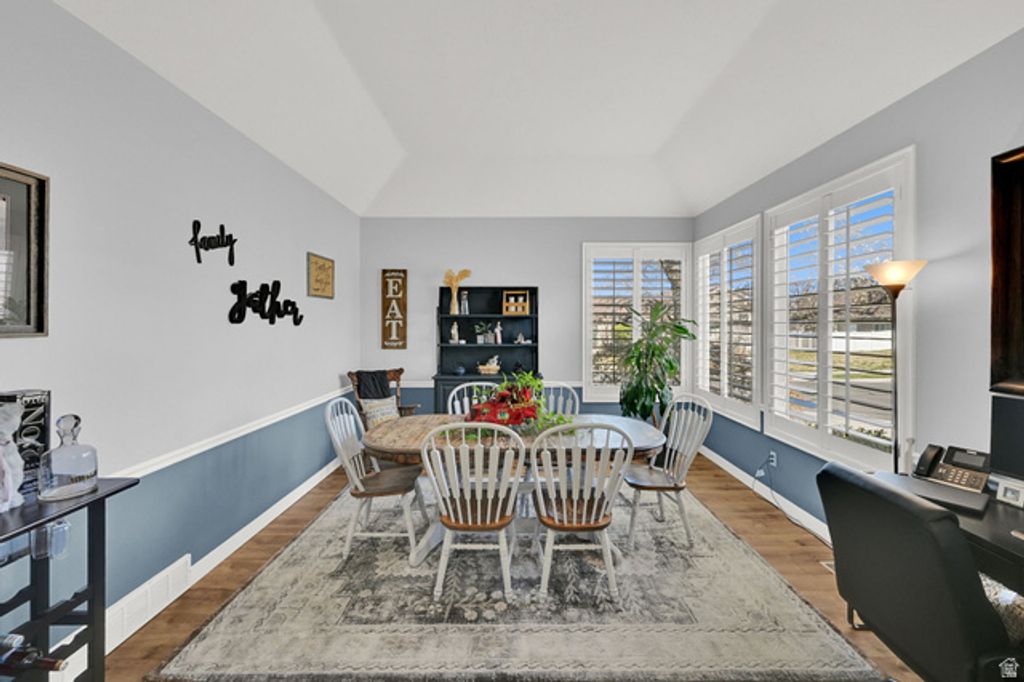 Image 7 of property listing at 8450 S 865 E, Sandy, UT 84094