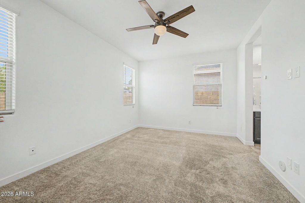 Image 11 of property listing at 12550 W MORTEN Avenue, Glendale, AZ 85307