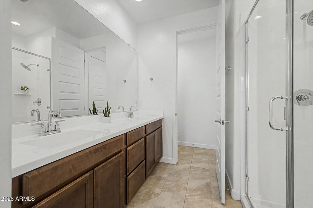 Image 14 of property listing at 12550 W MORTEN Avenue, Glendale, AZ 85307