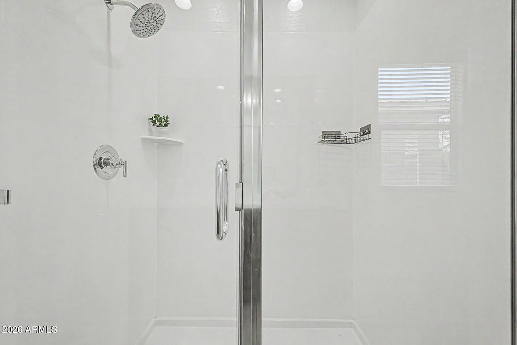 Image 15 of property listing at 12550 W MORTEN Avenue, Glendale, AZ 85307