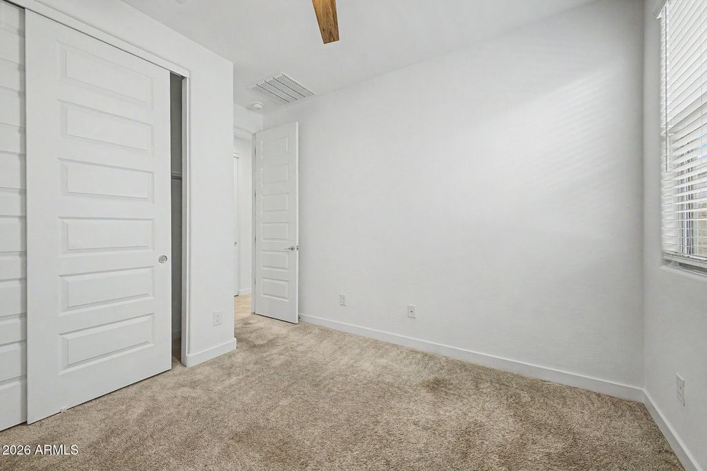 Image 18 of property listing at 12550 W MORTEN Avenue, Glendale, AZ 85307