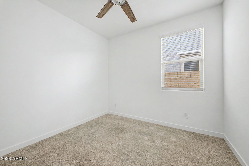 Image 19 of property listing at 12550 W MORTEN Avenue, Glendale, AZ 85307