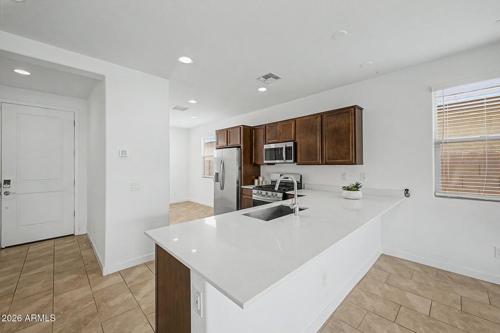 Image 2 of property listing at 12550 W MORTEN Avenue, Glendale, AZ 85307
