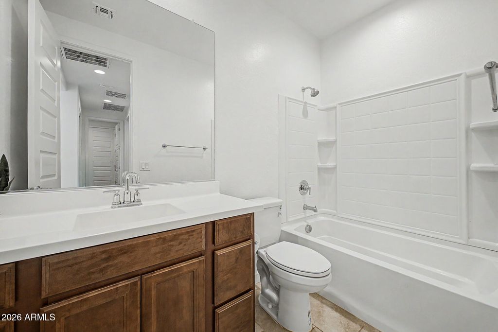 Image 21 of property listing at 12550 W MORTEN Avenue, Glendale, AZ 85307