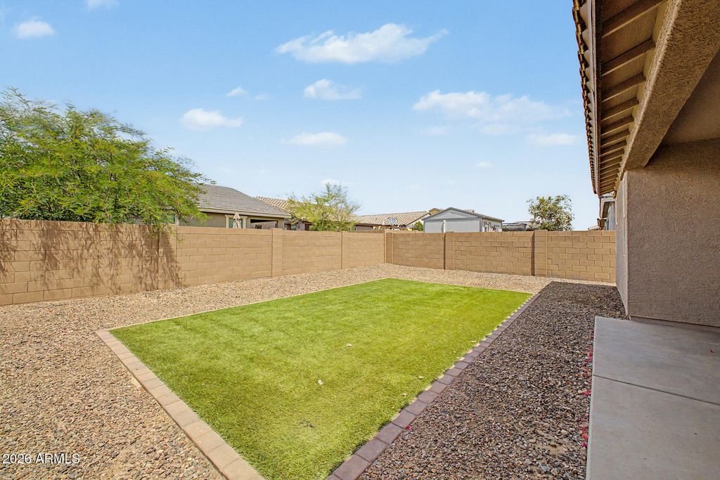 Image 24 of property listing at 12550 W MORTEN Avenue, Glendale, AZ 85307