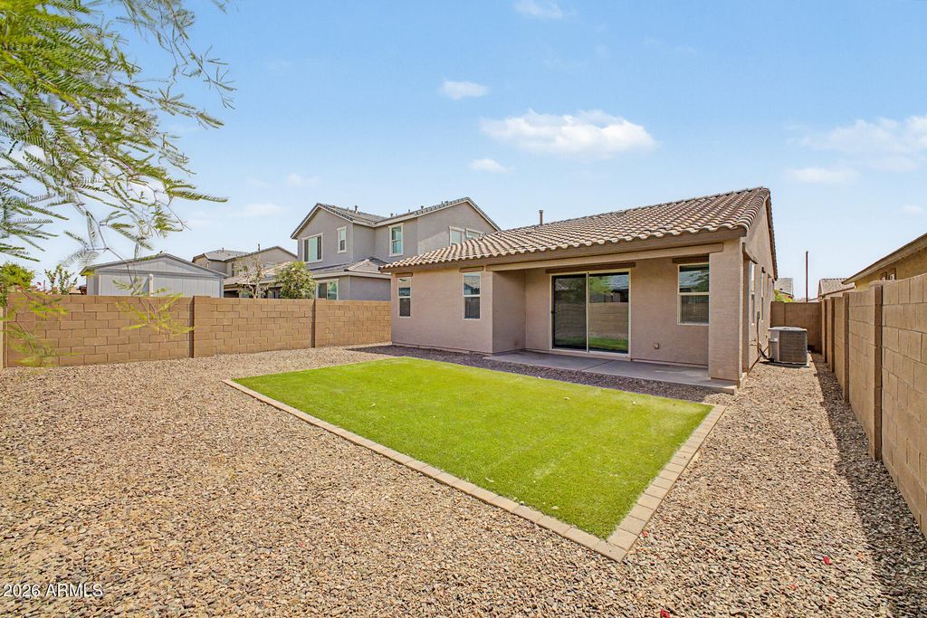 Image 25 of property listing at 12550 W MORTEN Avenue, Glendale, AZ 85307