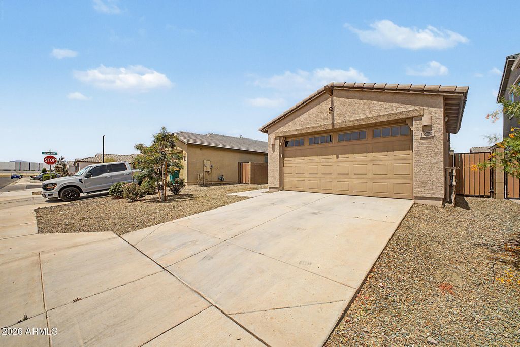 Image 29 of property listing at 12550 W MORTEN Avenue, Glendale, AZ 85307