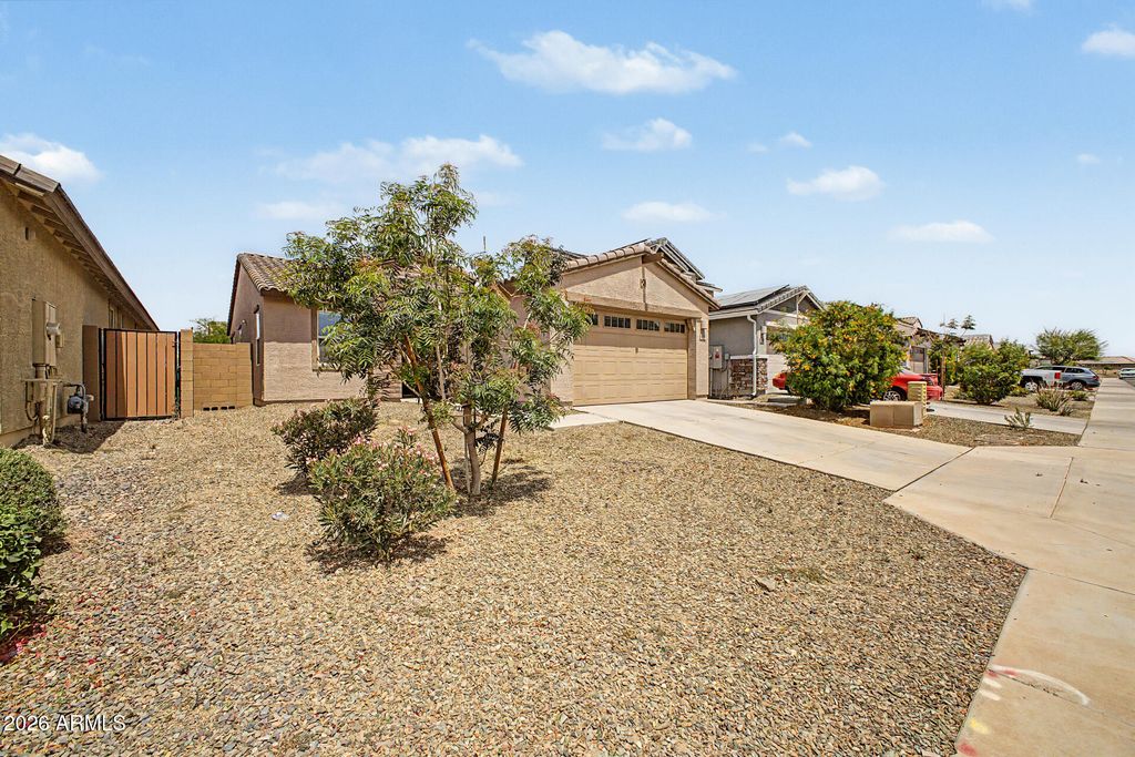 Image 30 of property listing at 12550 W MORTEN Avenue, Glendale, AZ 85307