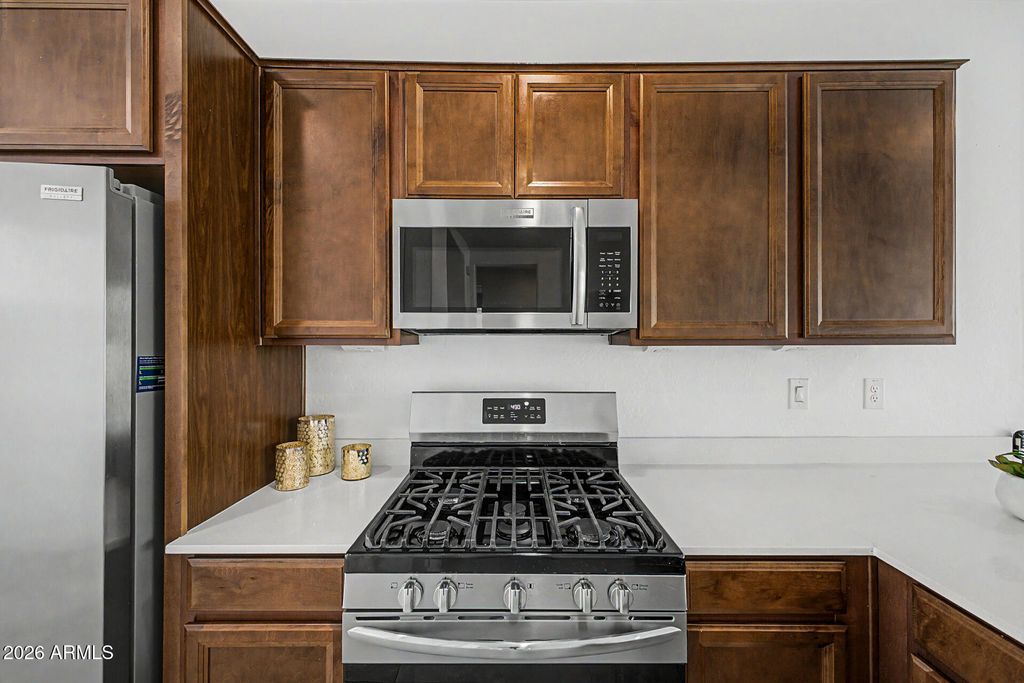 Image 4 of property listing at 12550 W MORTEN Avenue, Glendale, AZ 85307