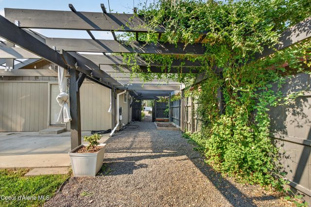 2206 E Coeur D Alene AVE, Coeur D'alene, ID 83814