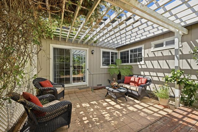 1720 Arroyo Sierra Cir, Santa Rosa, CA 95405