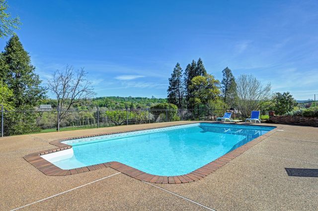 10800 Pickle Barrel Rd, Auburn, CA 95602