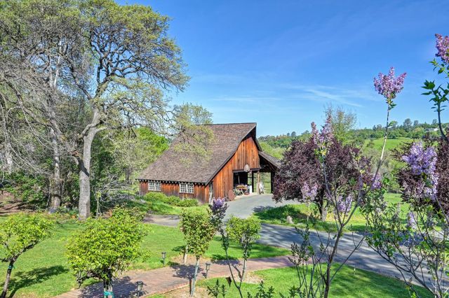 10800 Pickle Barrel Rd, Auburn, CA 95602