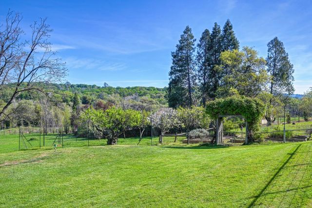 10800 Pickle Barrel Rd, Auburn, CA 95602