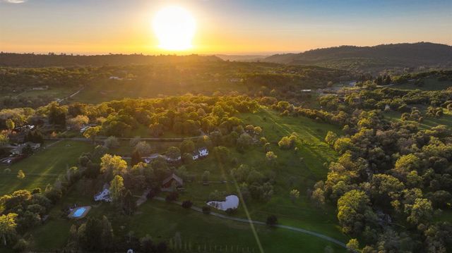 10800 Pickle Barrel Rd, Auburn, CA 95602