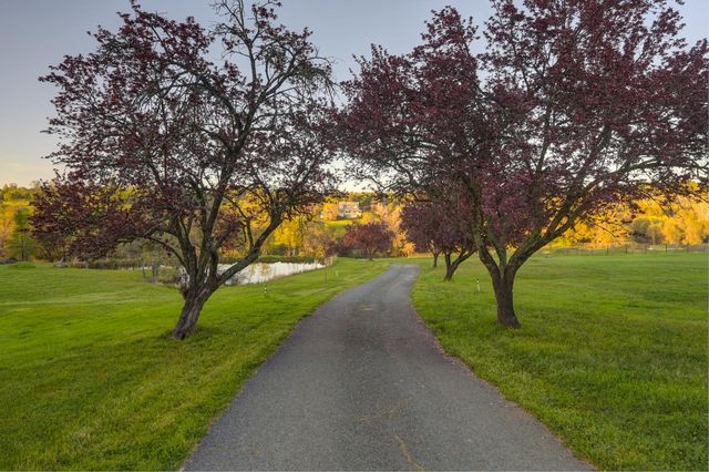 10800 Pickle Barrel Rd, Auburn, CA 95602