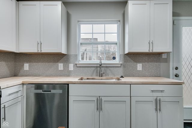 8910 Fire Pink Court, Indianapolis, IN 46231