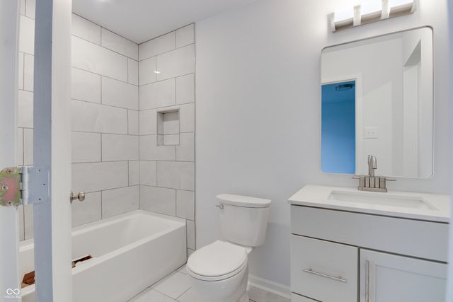 8910 Fire Pink Court, Indianapolis, IN 46231