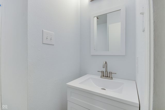 8910 Fire Pink Court, Indianapolis, IN 46231