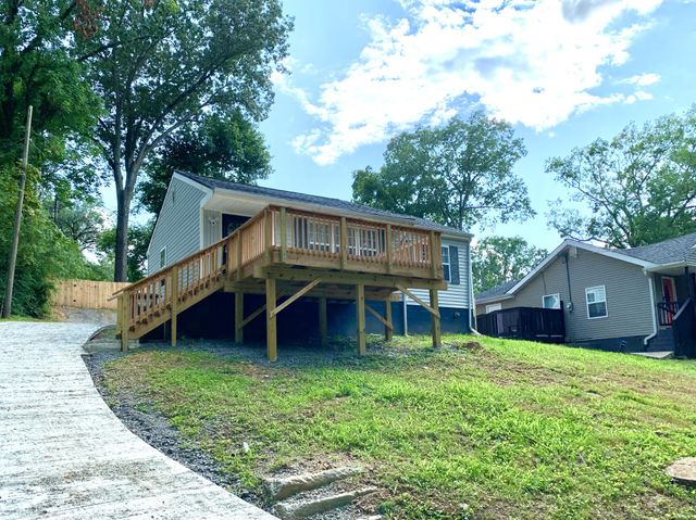 714 Woodlawn Dr, Clarksville, TN 37040