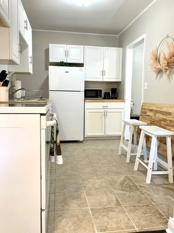 714 Woodlawn Dr, Clarksville, TN 37040