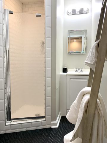 714 Woodlawn Dr, Clarksville, TN 37040