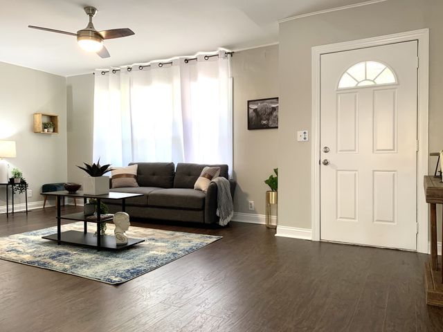 714 Woodlawn Dr, Clarksville, TN 37040