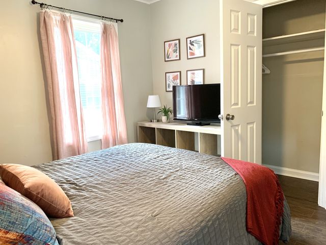 714 Woodlawn Dr, Clarksville, TN 37040