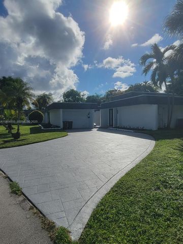 4603 King Palm Dr, Tamarac, FL 33319