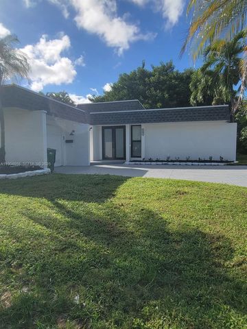 4603 King Palm Dr, Tamarac, FL 33319