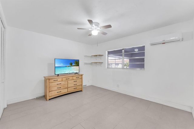 7401 Pines Boulevard 201, Pembroke Pines, FL 33024
