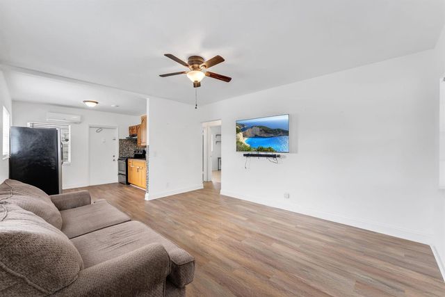 7401 Pines Boulevard 201, Pembroke Pines, FL 33024