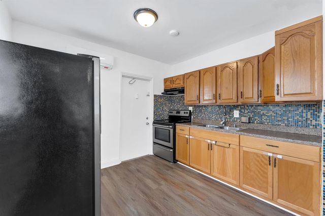 7401 Pines Boulevard 201, Pembroke Pines, FL 33024