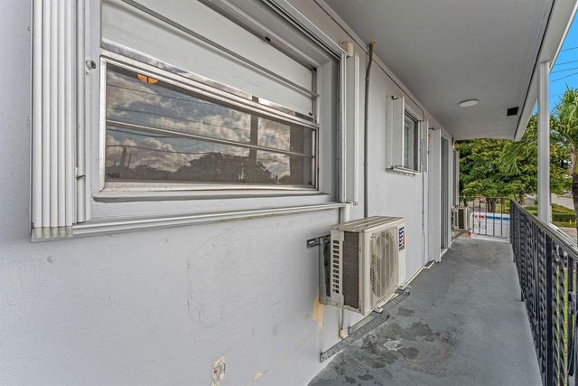 7401 Pines Boulevard 201, Pembroke Pines, FL 33024