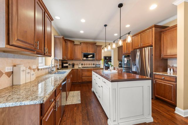 1N003 Richard Avenue, Wheaton, IL 60187