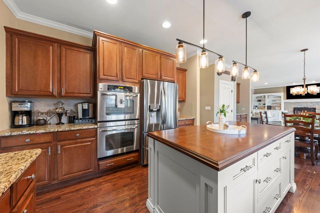 1N003 Richard Avenue, Wheaton, IL 60187