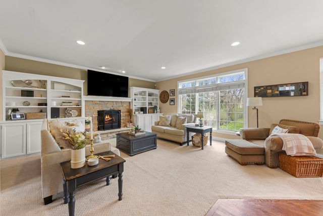 1N003 Richard Avenue, Wheaton, IL 60187