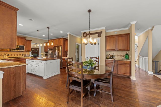 1N003 Richard Avenue, Wheaton, IL 60187